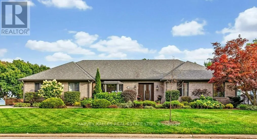 House for rent: 90 Oaklands Park Court, Burlington, Ontario L7T 4G9