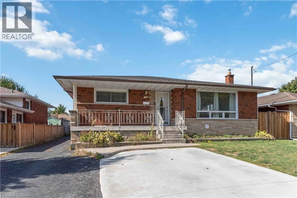 House for rent: 90 Rainbow Drive, Hamilton, Ontario L8K 4E8