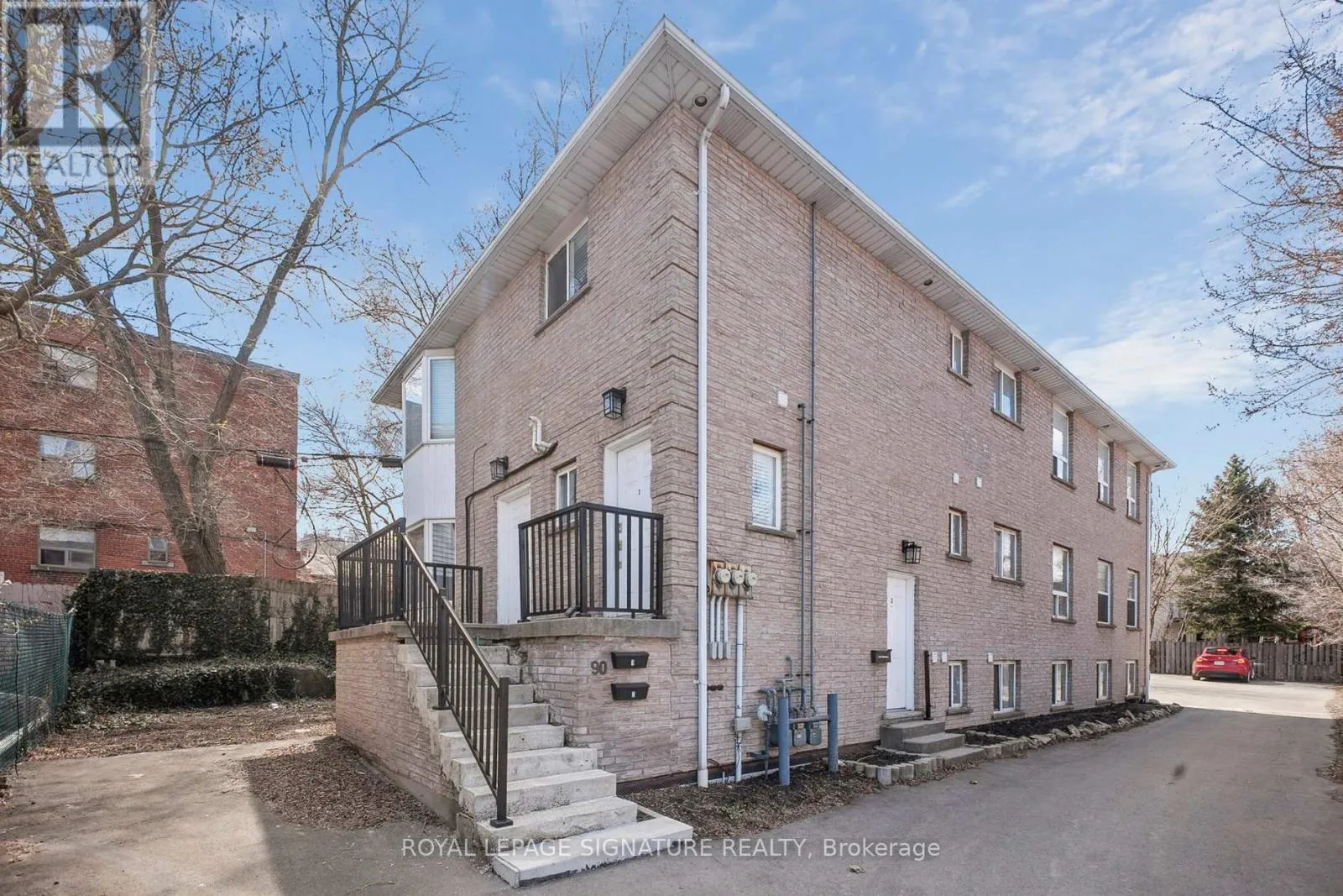 Triplex for rent: 90 Tisdale Street S, Hamilton, Ontario L8N 2W2