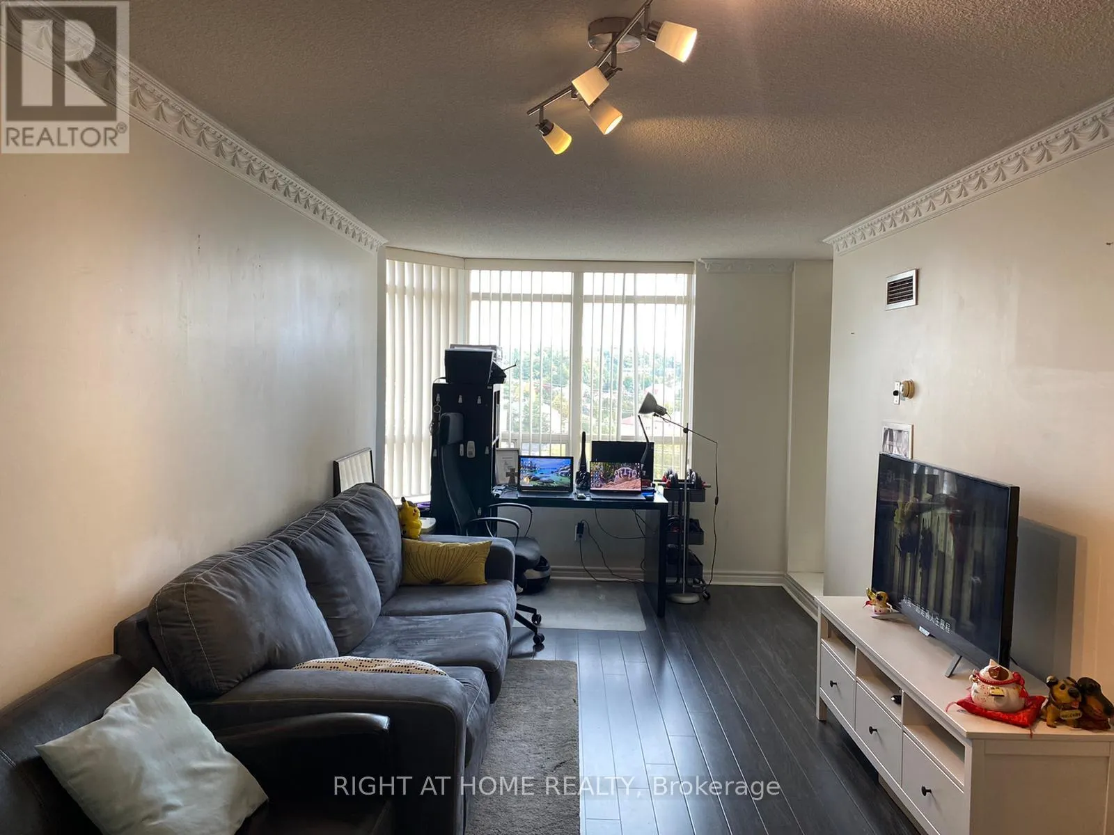 Apartment for rent: 901 - 130 Pond Drive, Markham, Ontario L3T 7W5