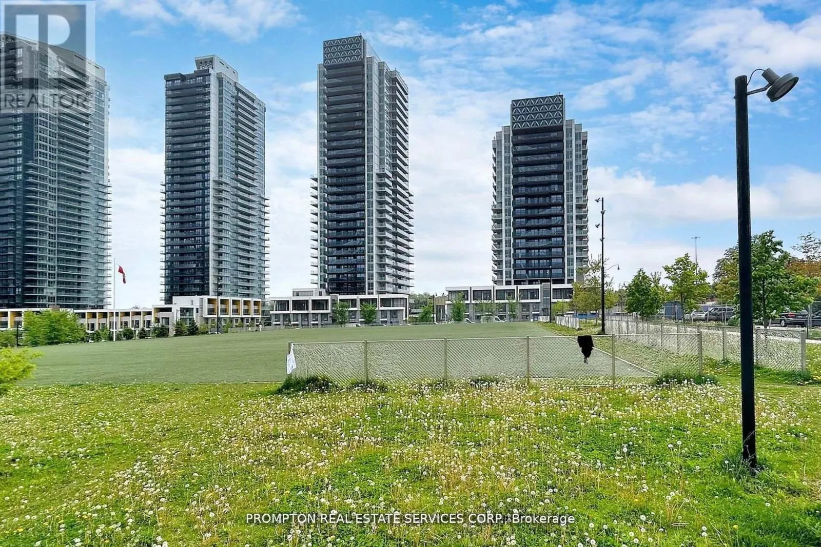 Apartment for rent: 901 - 25 Mcmahon Drive, Toronto, Ontario M2K 0J1