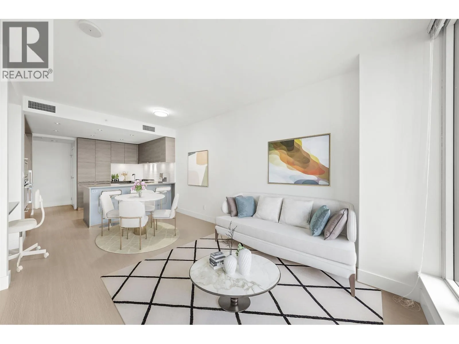 Apartment for rent: 901 7388 Kingsway, Burnaby, British Columbia V3N 0G9