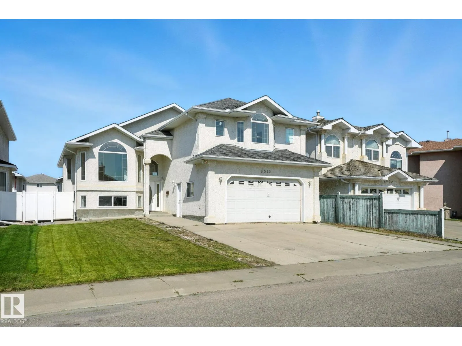 House for rent: 9012 157 Av Nw, Edmonton, Alberta T5Z 3G2