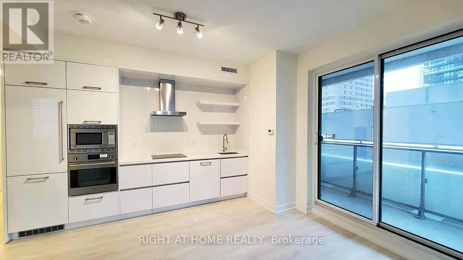 Apartment for rent: 902 - 2221 Yonge Street, Toronto, Ontario M4S 0B8