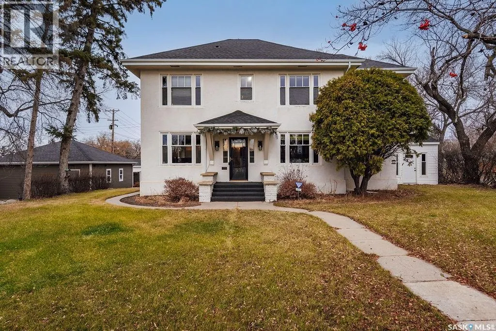 House for rent: 902 32nd Street W, Saskatoon, Saskatchewan S7L 0T7