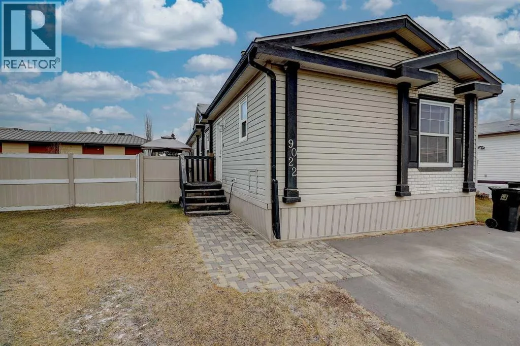 Manufactured Home for rent: 9022 90 Avenue, Grande Prairie, Alberta T8X 0C4