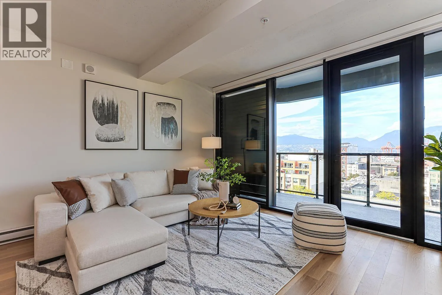 Apartment for rent: 903 239 Keefer Street, Vancouver, British Columbia V6A 1X6