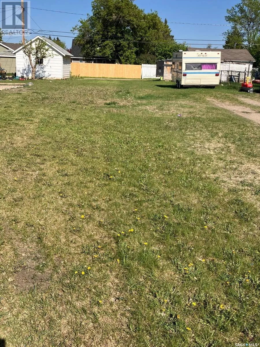 Unknown for rent: 903 2nd Street W, Nipawin, Saskatchewan S0E 1E0