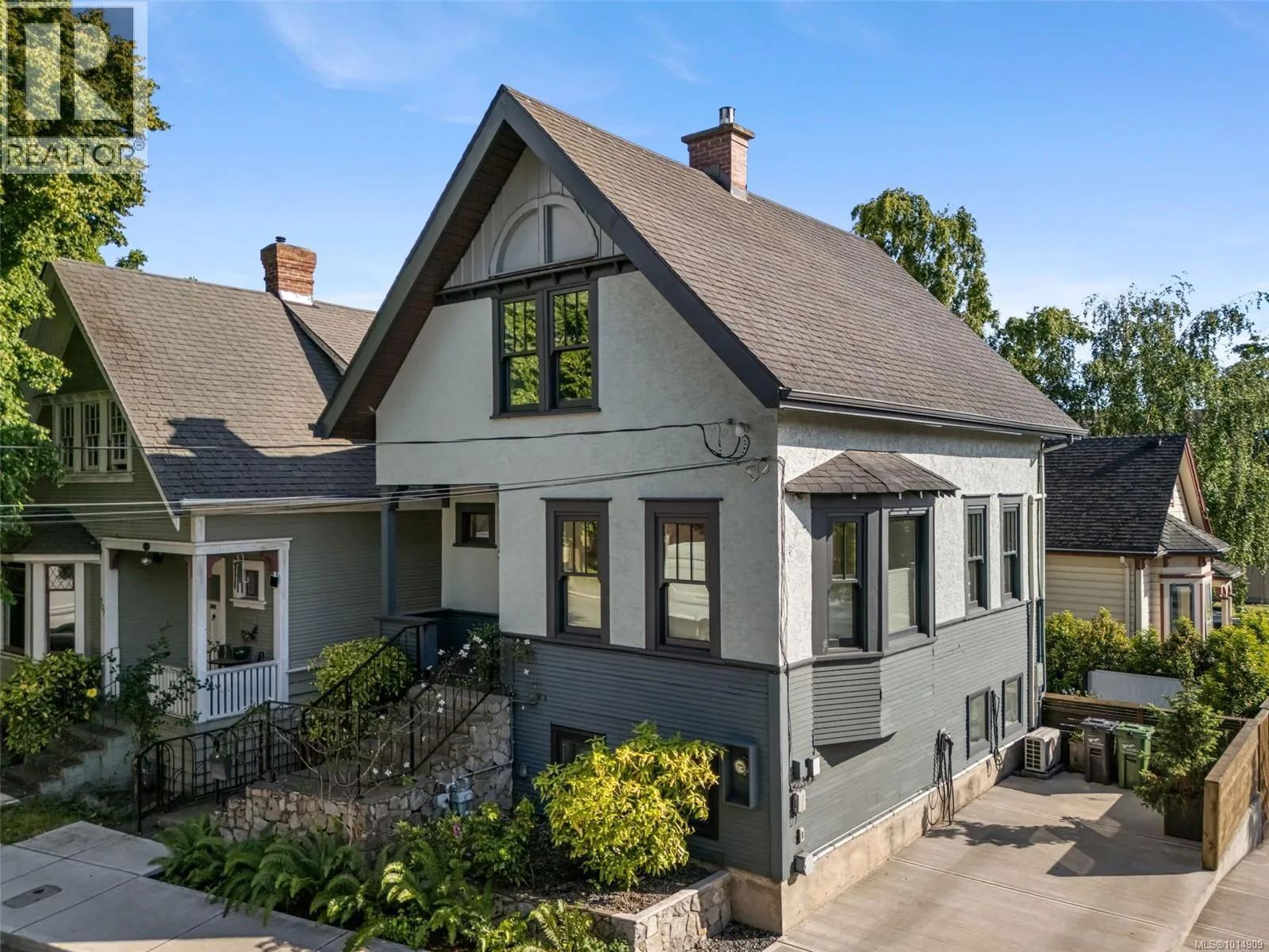 House for rent: 903 Collinson St, Victoria, British Columbia V8V 3B7