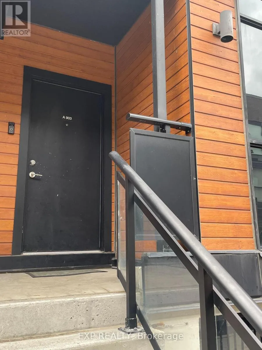 Row / Townhouse for rent: 903a - 5309 Highway 7 Highway, Vaughan, Ontario L4L 0J1