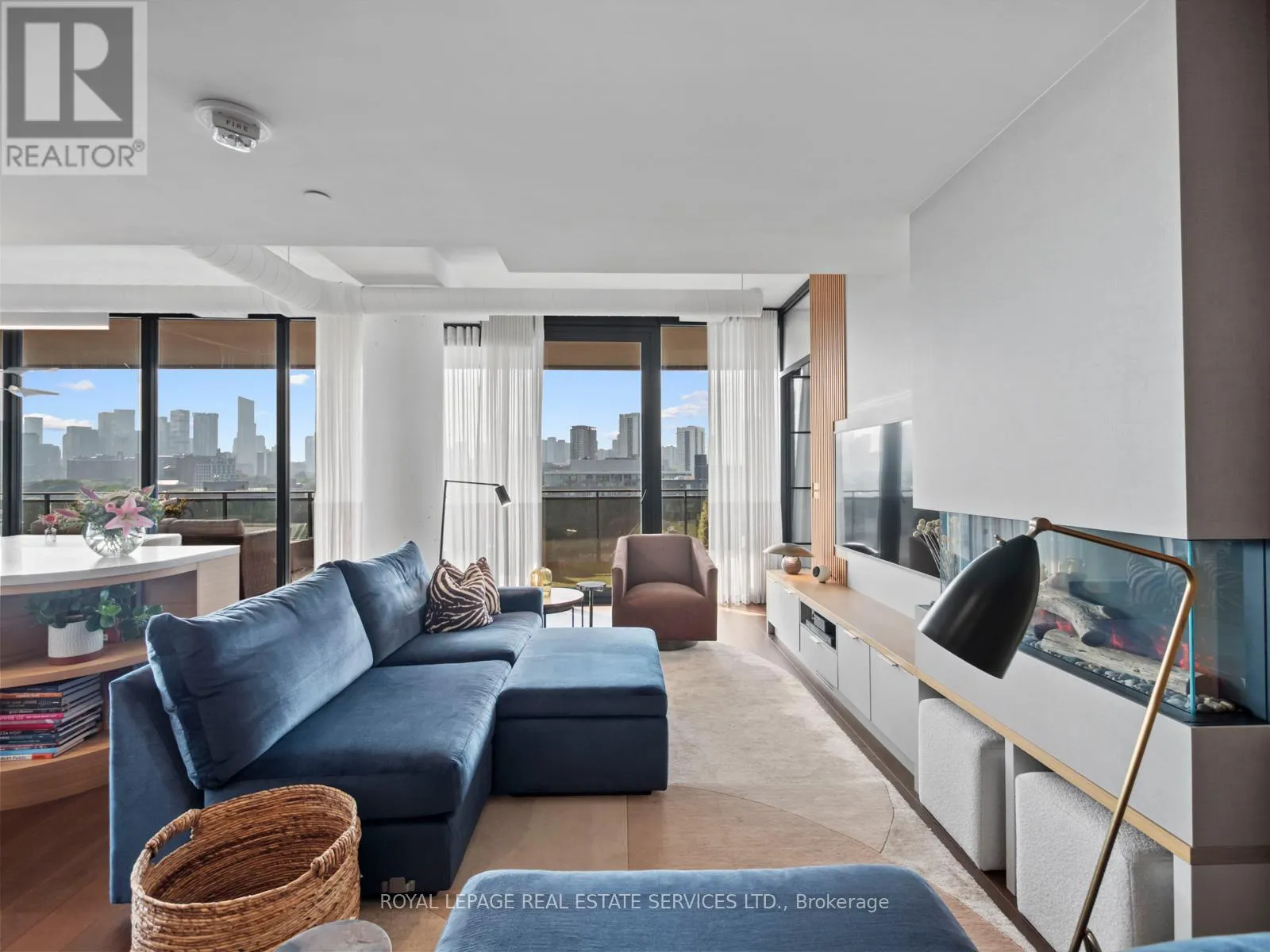 Apartment for rent: 904 - 21 Lawren Harris Square, Toronto, Ontario M5A 0T4