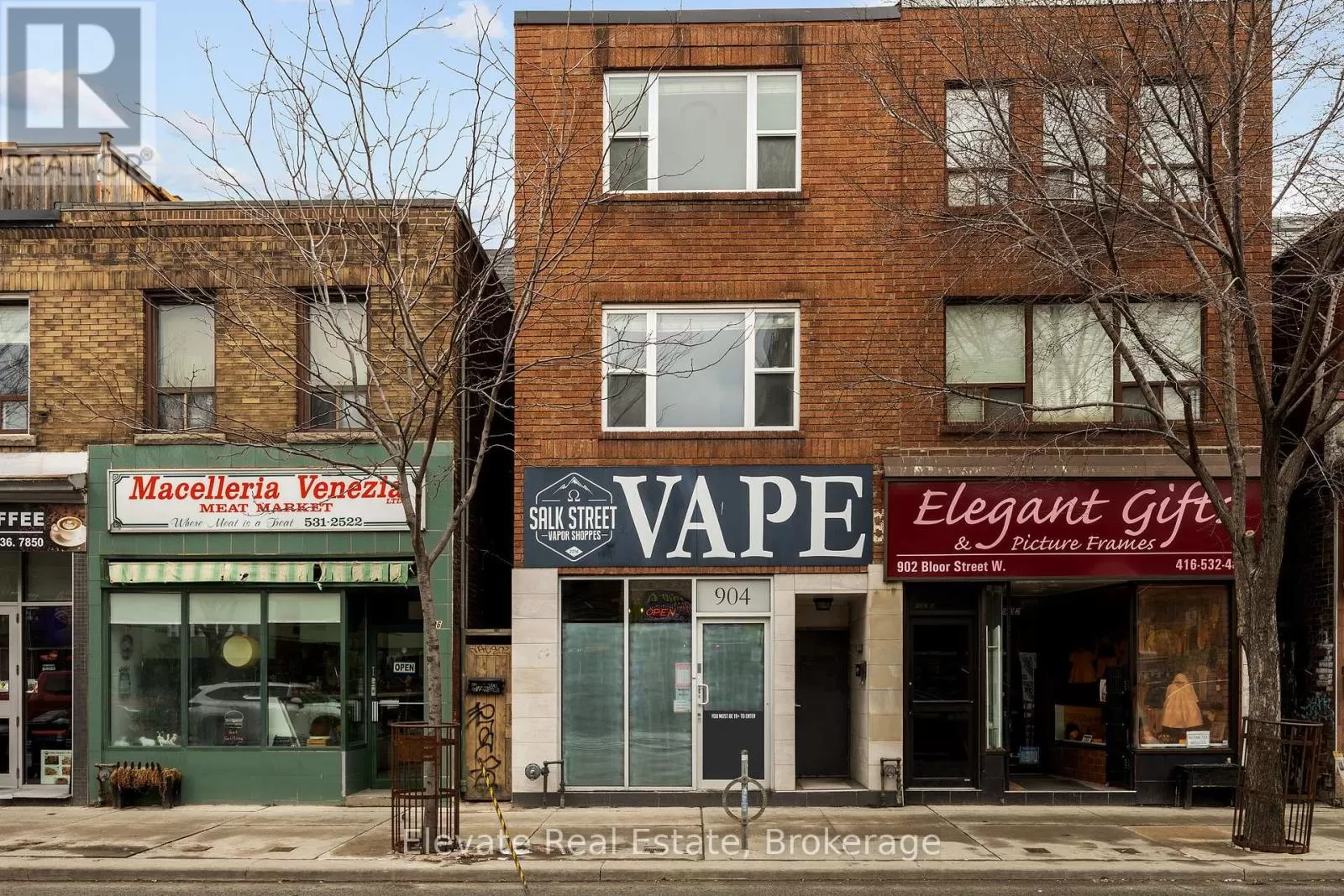 904 Bloor Street W, Toronto, Ontario M6H 1L1