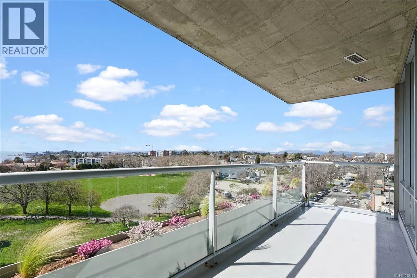 Apartment for rent: 905 160 Wilson St, Victoria, British Columbia V9A 7P9