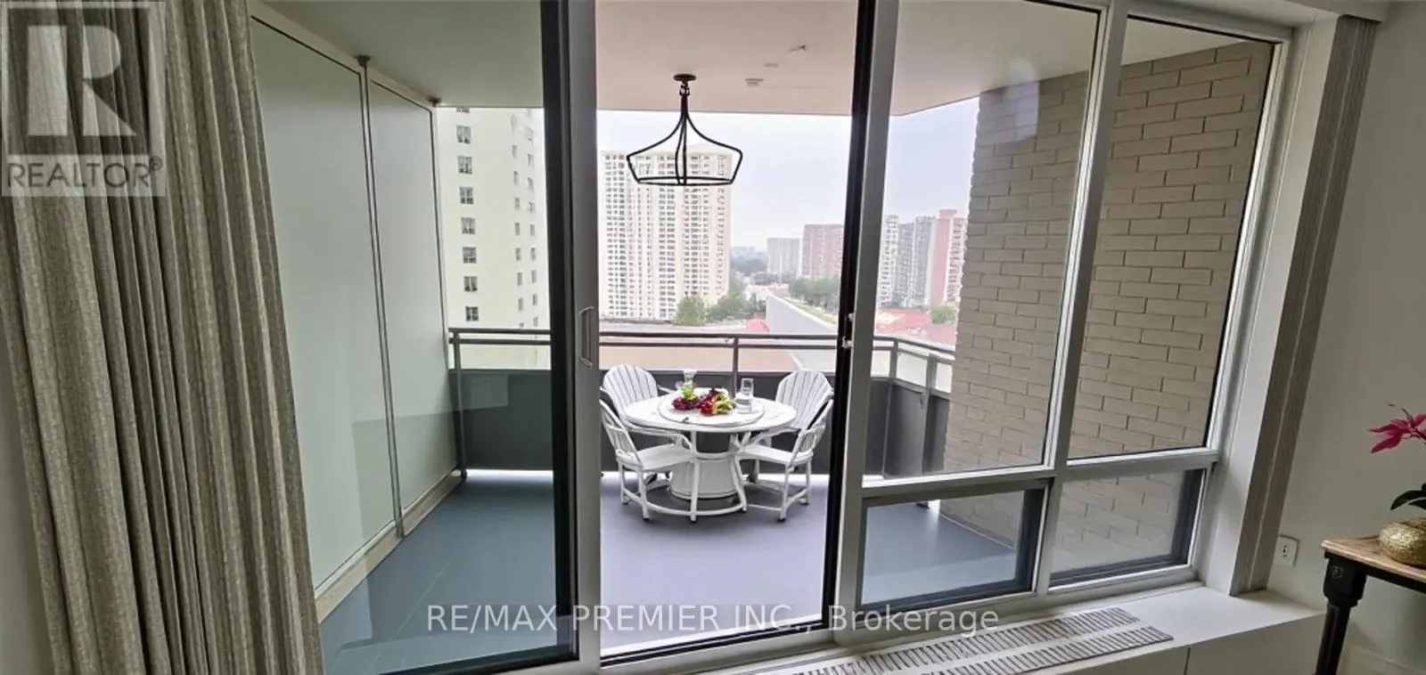 Apartment for rent: 905 - 380 Dixon Road, Toronto, Ontario M9R 1T3