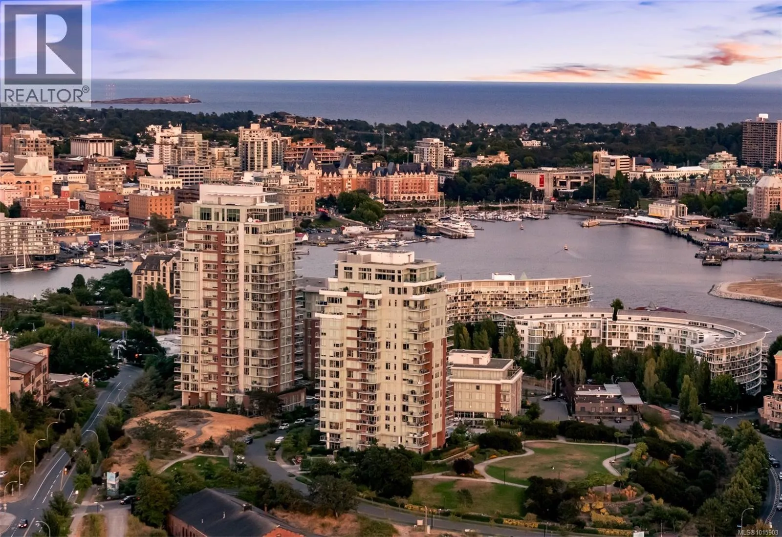 Apartment for rent: 905 60 Saghalie Rd, Victoria, British Columbia V9A 0H1