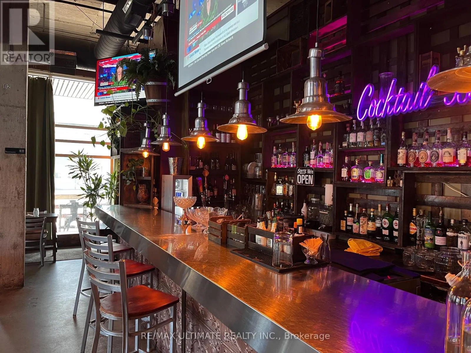 905 King Street W, Toronto, Ontario M6K 3G9