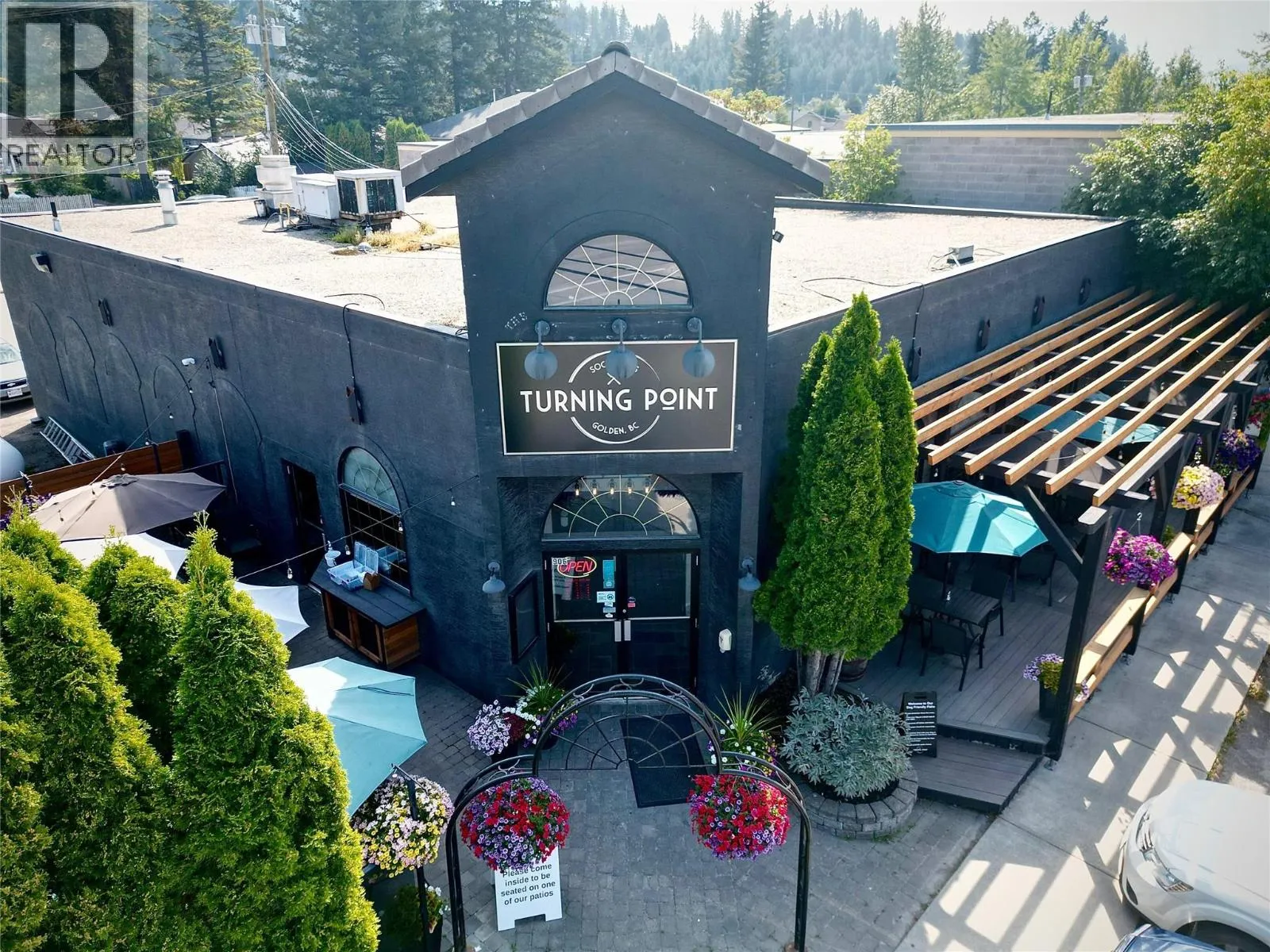 Other for rent: 906 11th Avenue, Golden, British Columbia V0A 1H0