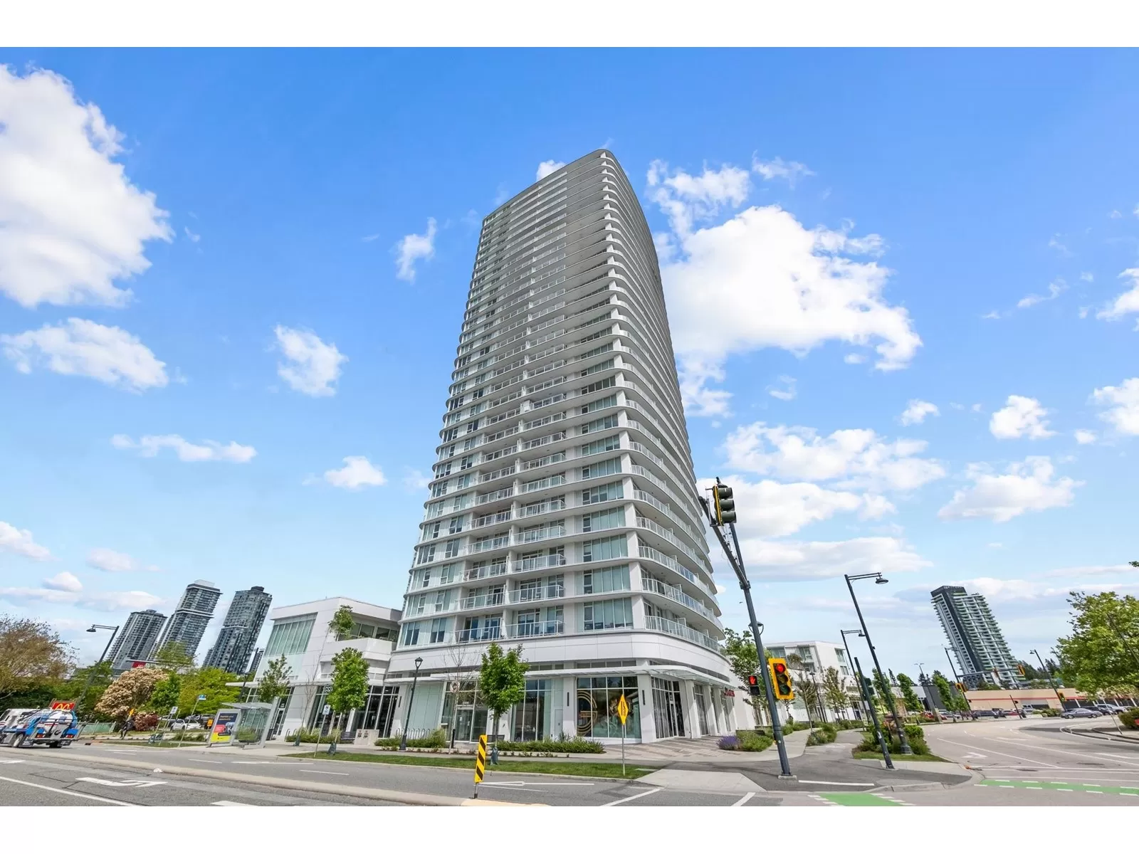 Apartment for rent: 906 13685 102 Avenue, Surrey, British Columbia V3T 1N7