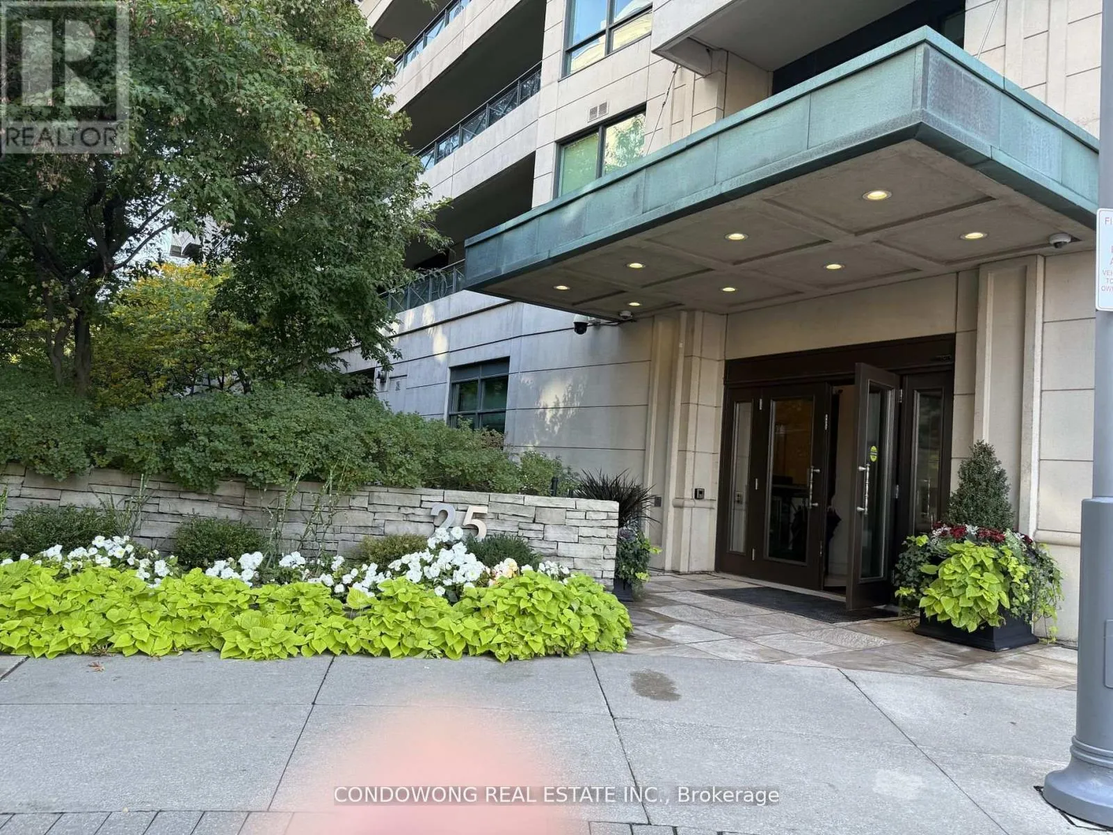 Apartment for rent: 906 - 25 Scrivener Sq Square, Toronto, Ontario M4W 3Y6