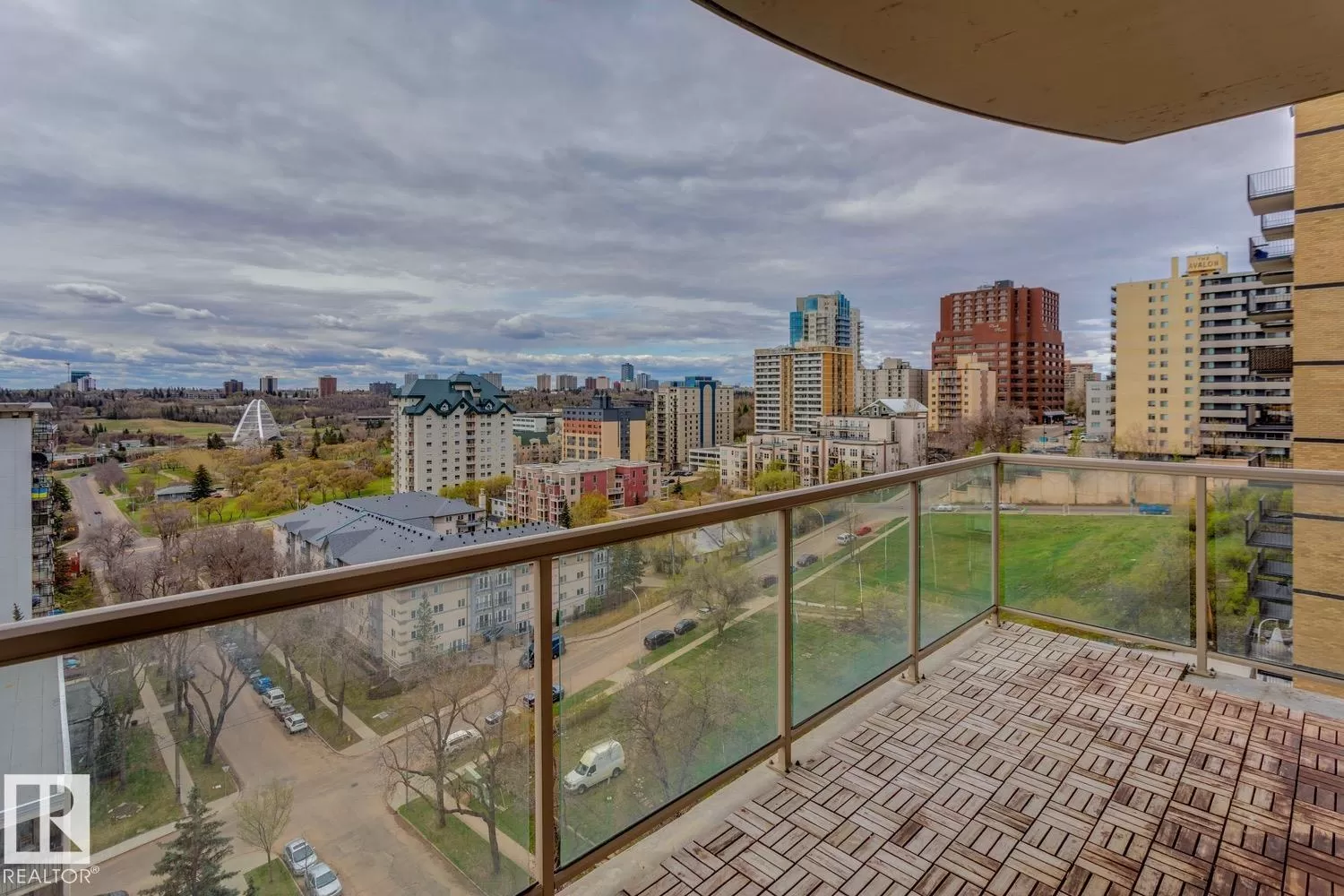 Apartment for rent: #906 9819 104 St Nw, Edmonton, Alberta T5K 0Y8