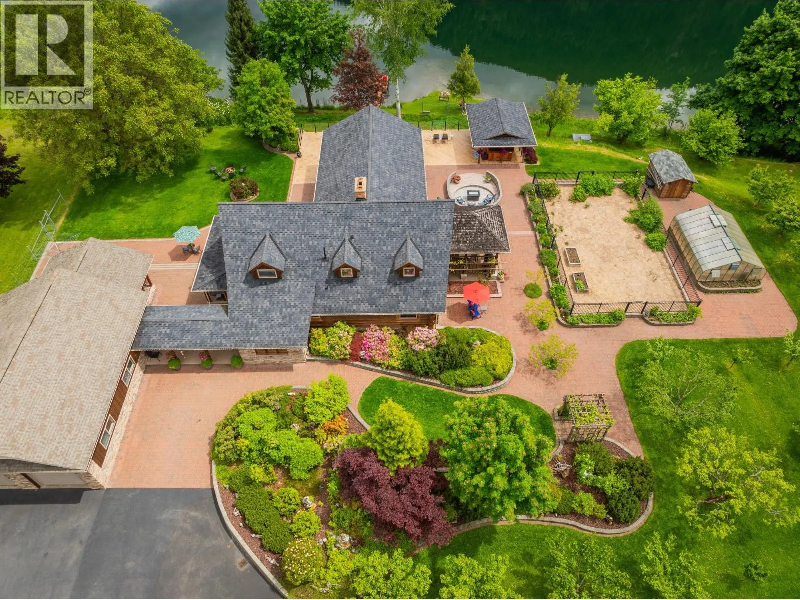 House for rent: 906 James Road, Shoreacres, British Columbia V1N 4P8