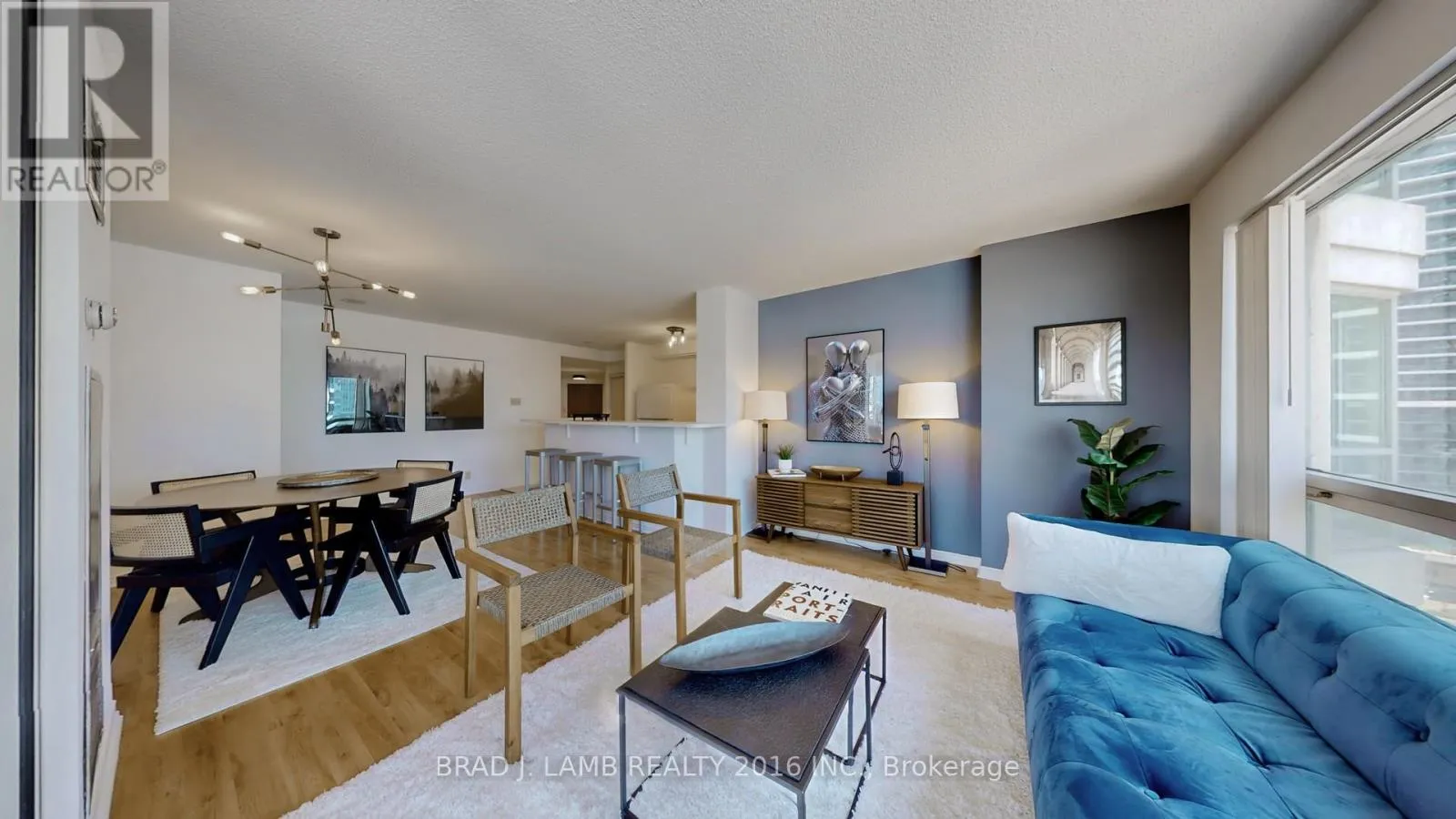 Apartment for rent: 907 - 10 Yonge Street, Toronto, Ontario M5E 1R4