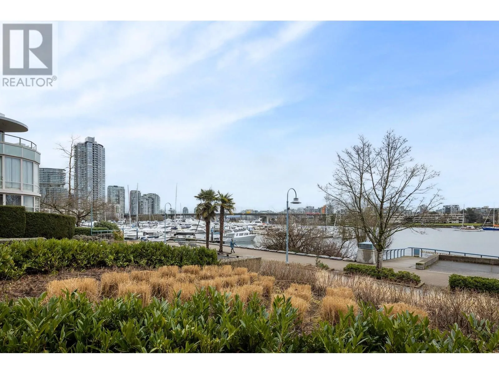 Apartment for rent: 907 1288 Marinaside Crescent, Vancouver, British Columbia V6Z 2W5