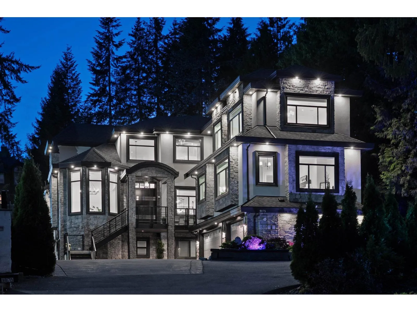 House for rent: 9075 164 Street, Surrey, British Columbia V4N 2Z9