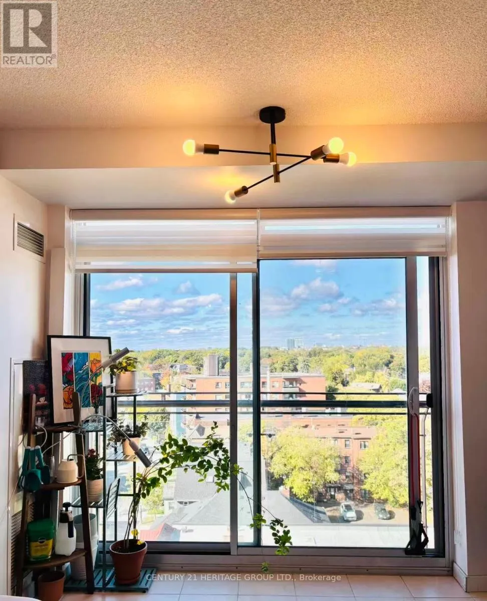 Apartment for rent: 908 - 15 Maplewood Avenue, Toronto, Ontario M6C 4B4