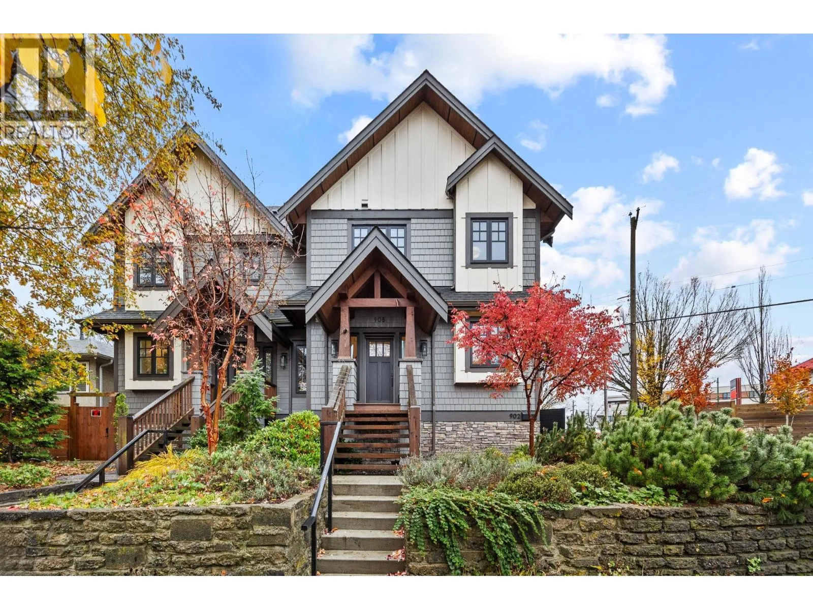 Duplex for rent: 908 E 17th Avenue, Vancouver, British Columbia V5V 1C2