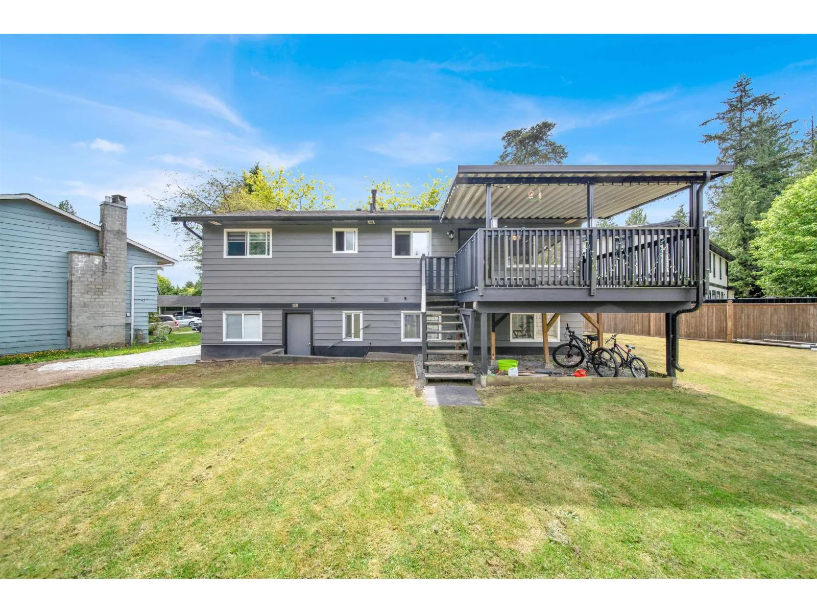 House for rent: 9088 146a Street, Surrey, British Columbia V3R 6X7