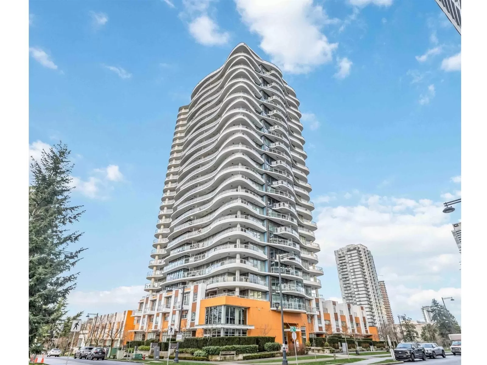 Apartment for rent: 909 13303 Central Avenue, Surrey, British Columbia V3T 0K6