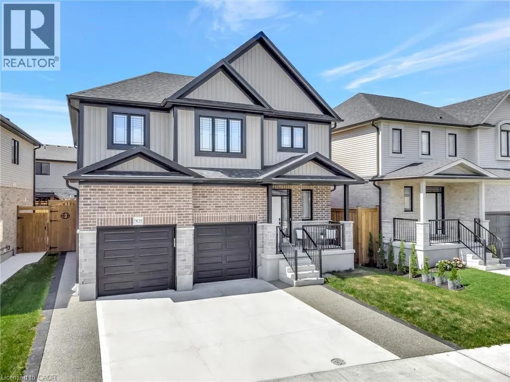 Duplex for rent: 909 Dunnigan Court, Kitchener, Ontario N2B 3J7