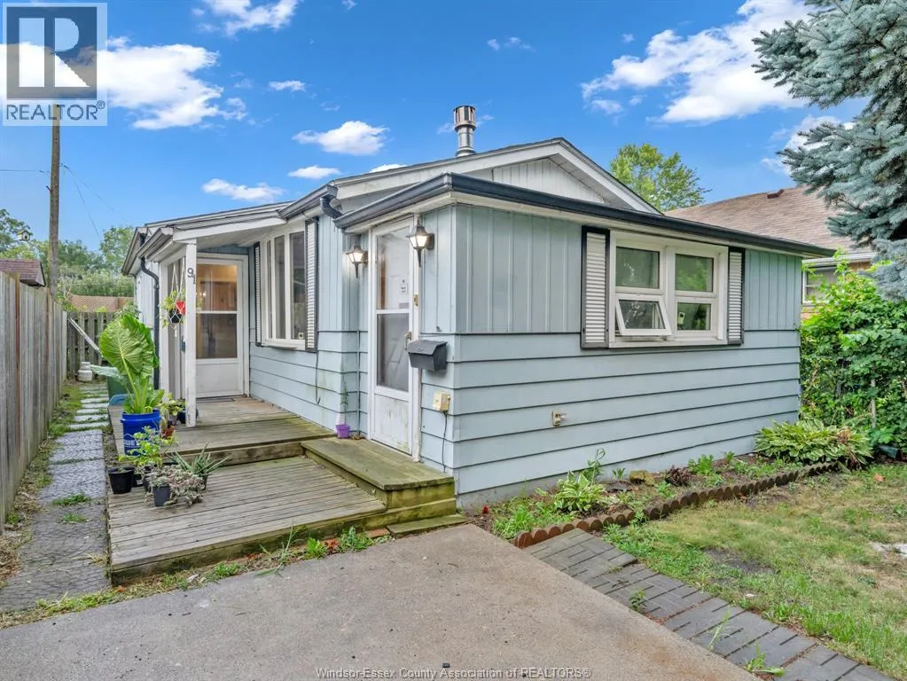 House for rent: 91 Balaclava Street South, Amherstburg, Ontario N9V 2G7