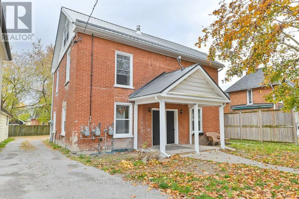 Triplex for rent: 91 Bridge Street W, Belleville, Ontario K8P 1J4