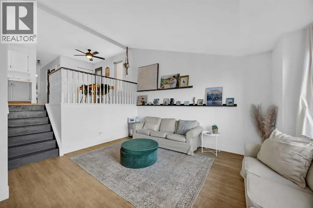 House for rent: 91 Shawglen Way Sw, Calgary, Alberta T2Y 1Y9