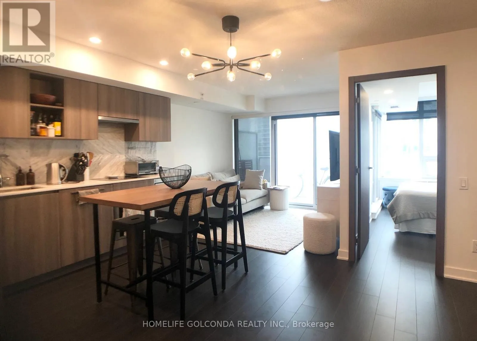 Apartment for rent: 910 - 19 Bathurst Street, Toronto, Ontario M5V 0N2