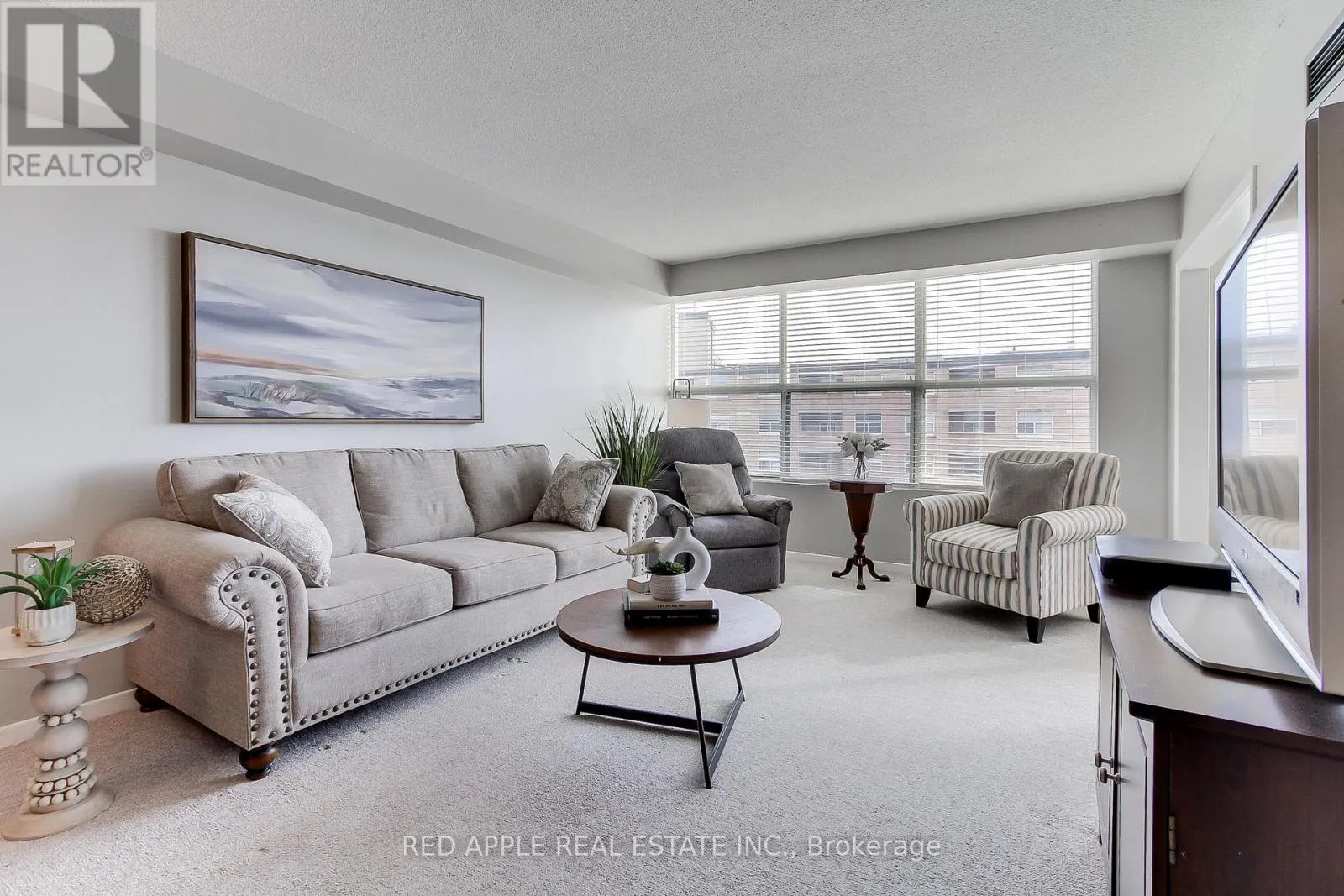 Apartment for rent: 910 - 250 Davis Drive, Newmarket, Ontario L3Y 7T7