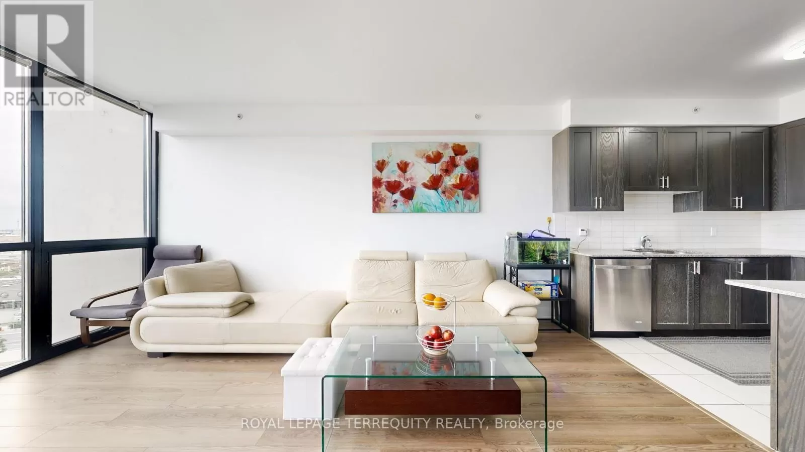 Apartment for rent: 910 - 2900 Highway 7 Street, Vaughan, Ontario L4K 0G3