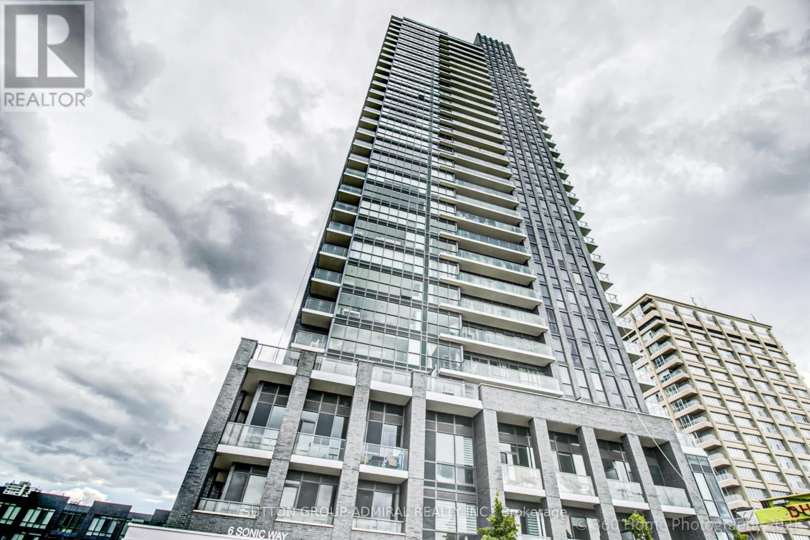 Apartment for rent: 910 - 6 Sonic Way W, Toronto, Ontario M3S 0P1