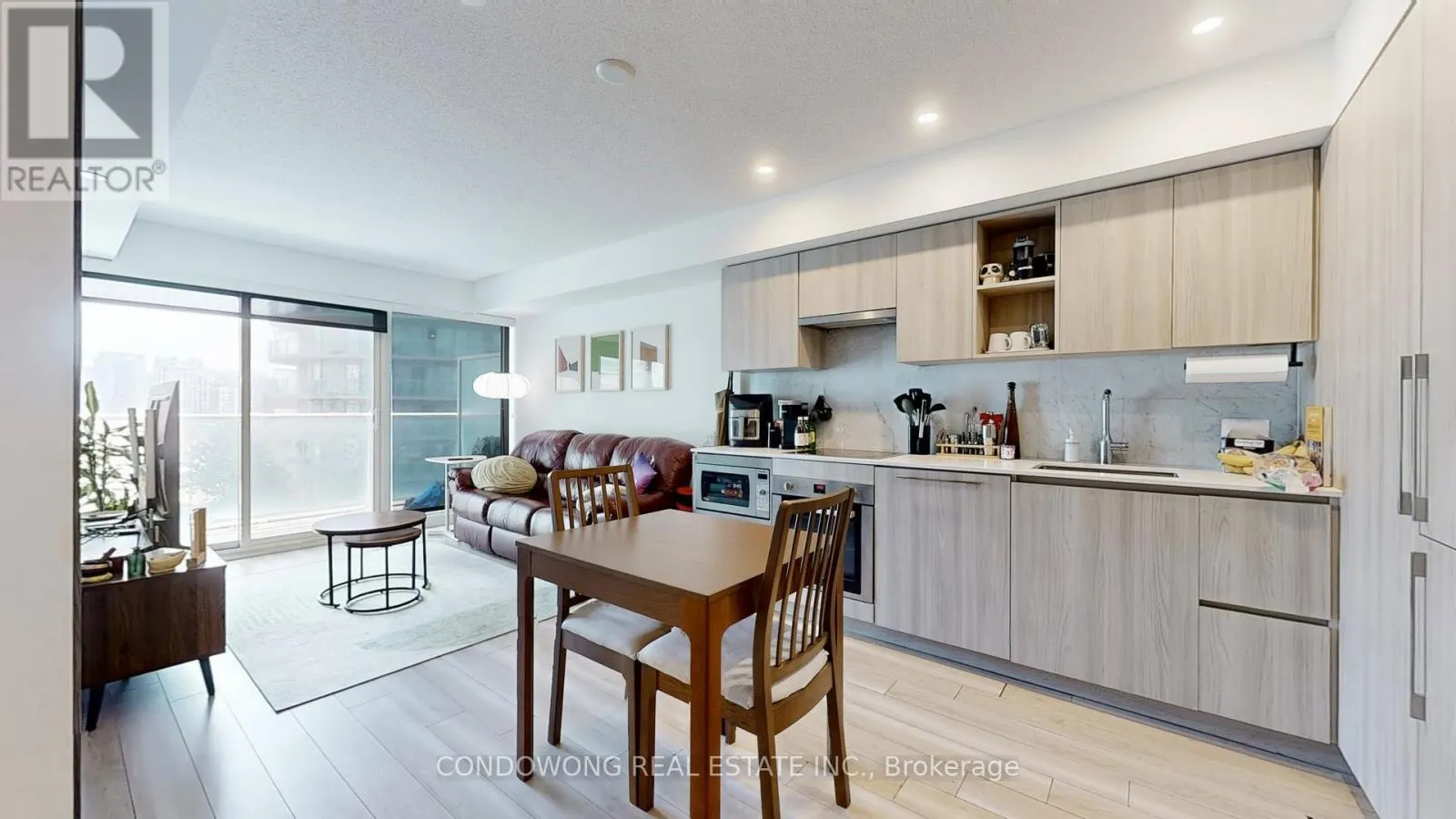 Apartment for rent: 911 - 17 Bathurst Street, Toronto, Ontario M5V 0N1