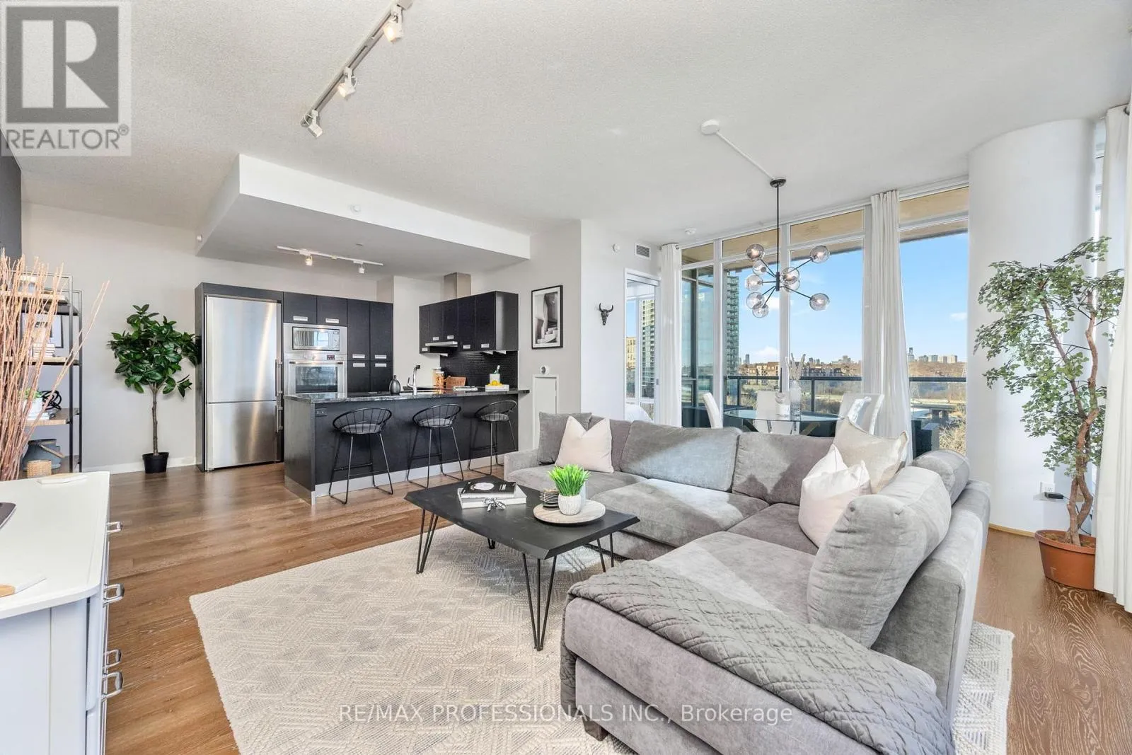 Apartment for rent: 911 - 88 Park Lawn Road, Toronto, Ontario M8Y 0B5