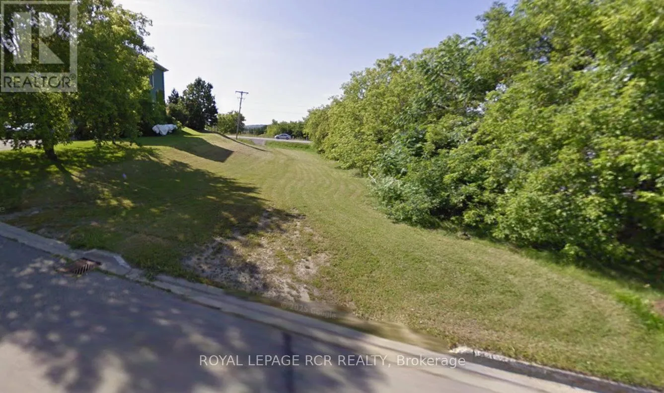 9-11 Annamaria Drive, Georgina, Ontario L4P 3H8