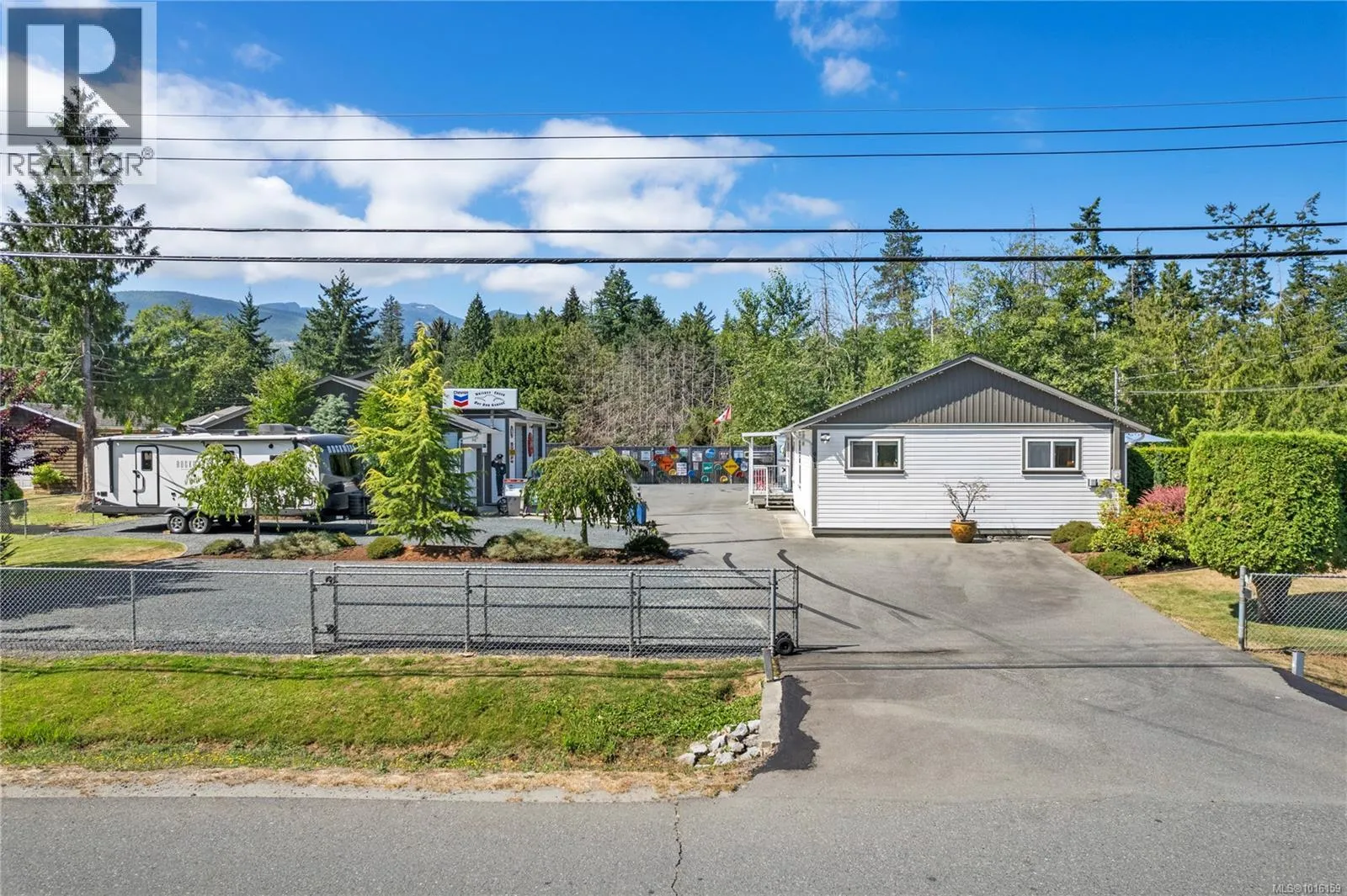 House for rent: 911 Poplar Way, Hilliers, British Columbia V9K 1V8