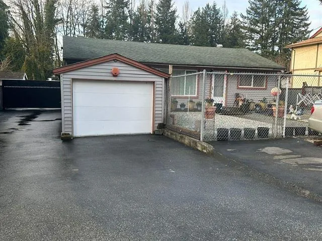 House for rent: 9117 149 Street, Surrey, British Columbia V3R 3Z5