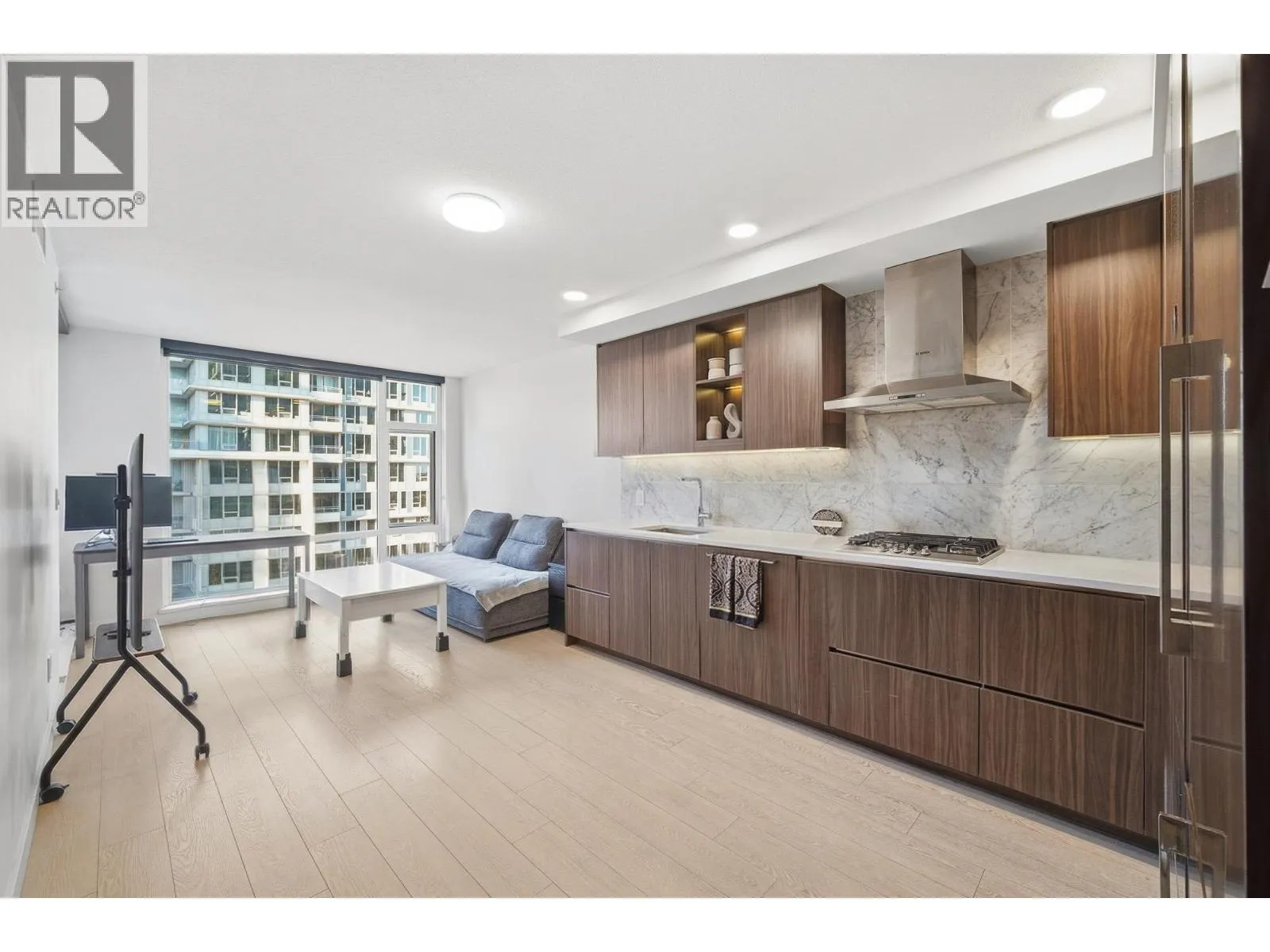 Apartment for rent: 912 8800 Hazelbridge Way, Richmond, British Columbia V6X 0S3