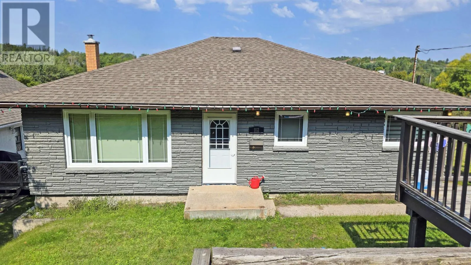 912 Ninth St N, Kenora, Ontario P9N 2T2