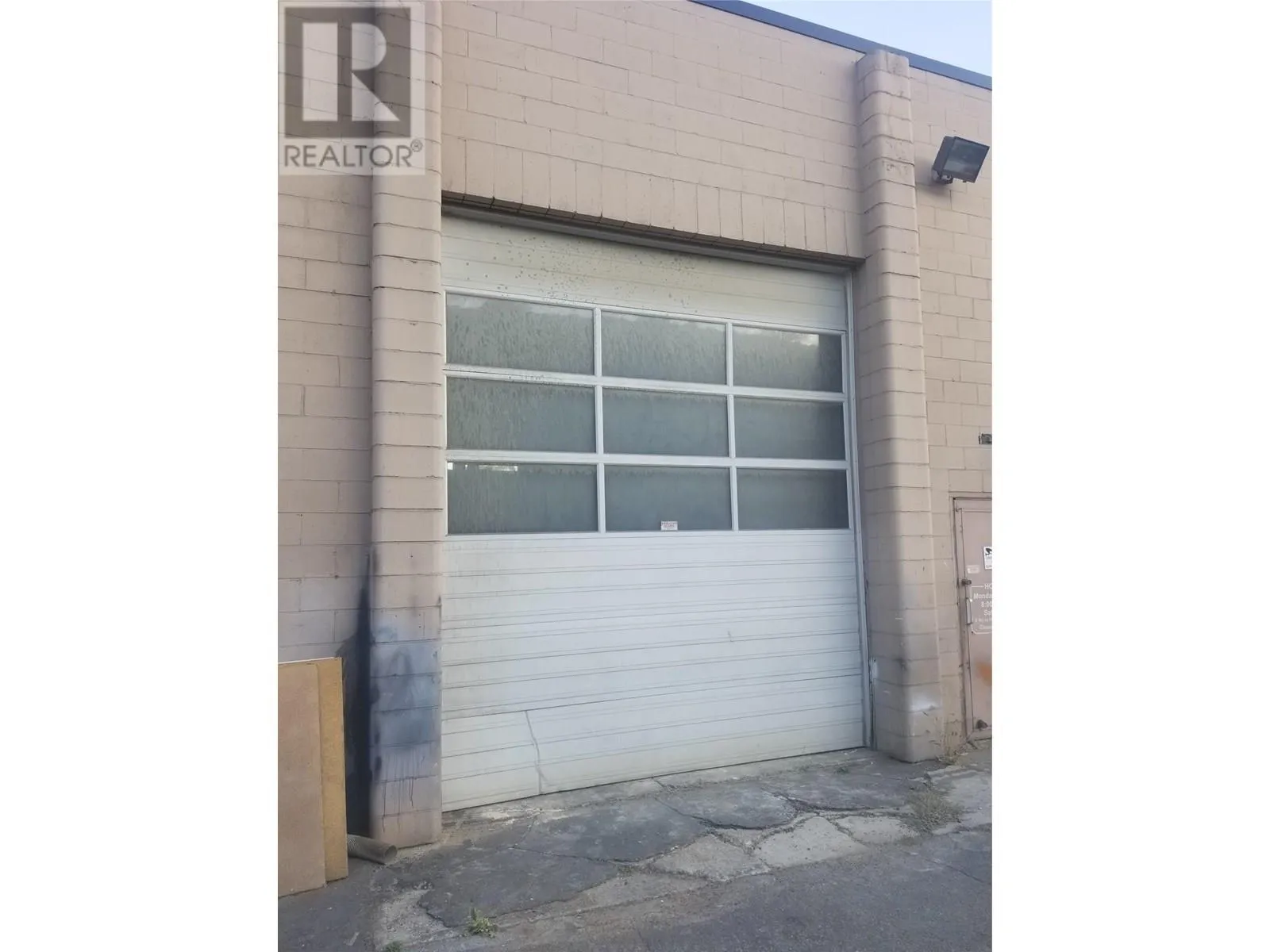 Other for rent: 913 - 915 Laval Crescent, Kamloops, British Columbia V2H 1T7