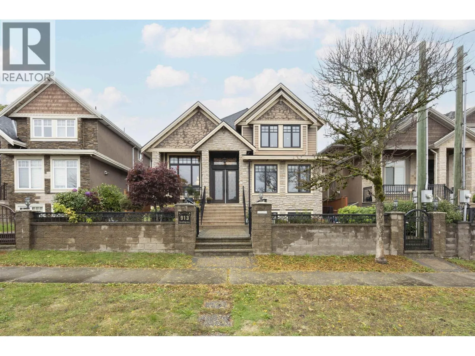 House for rent: 913 Quadling Avenue, Coquitlam, British Columbia V3K 2A6