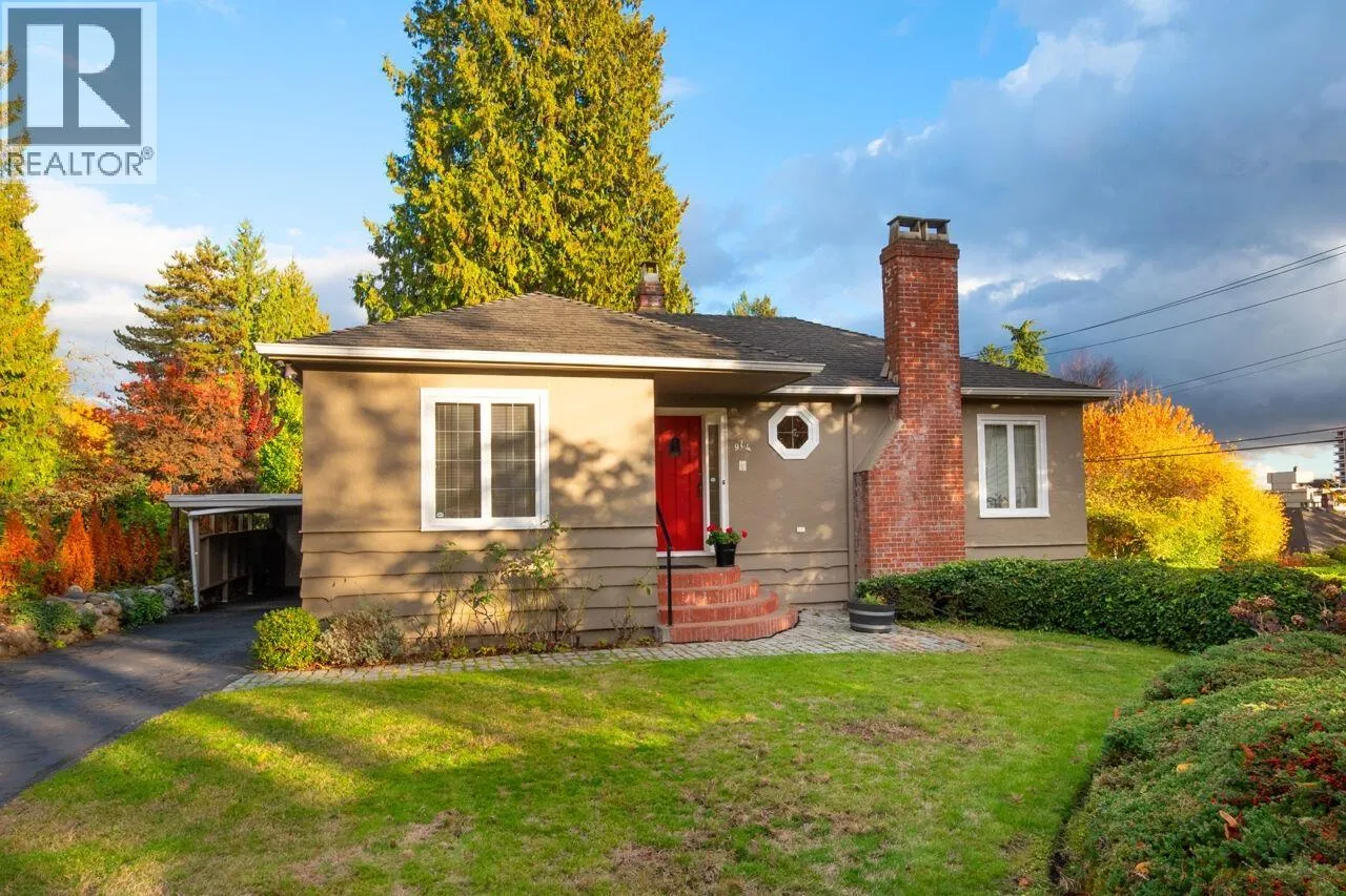 House for rent: 914 17th Street, West Vancouver, British Columbia V7V 3T7